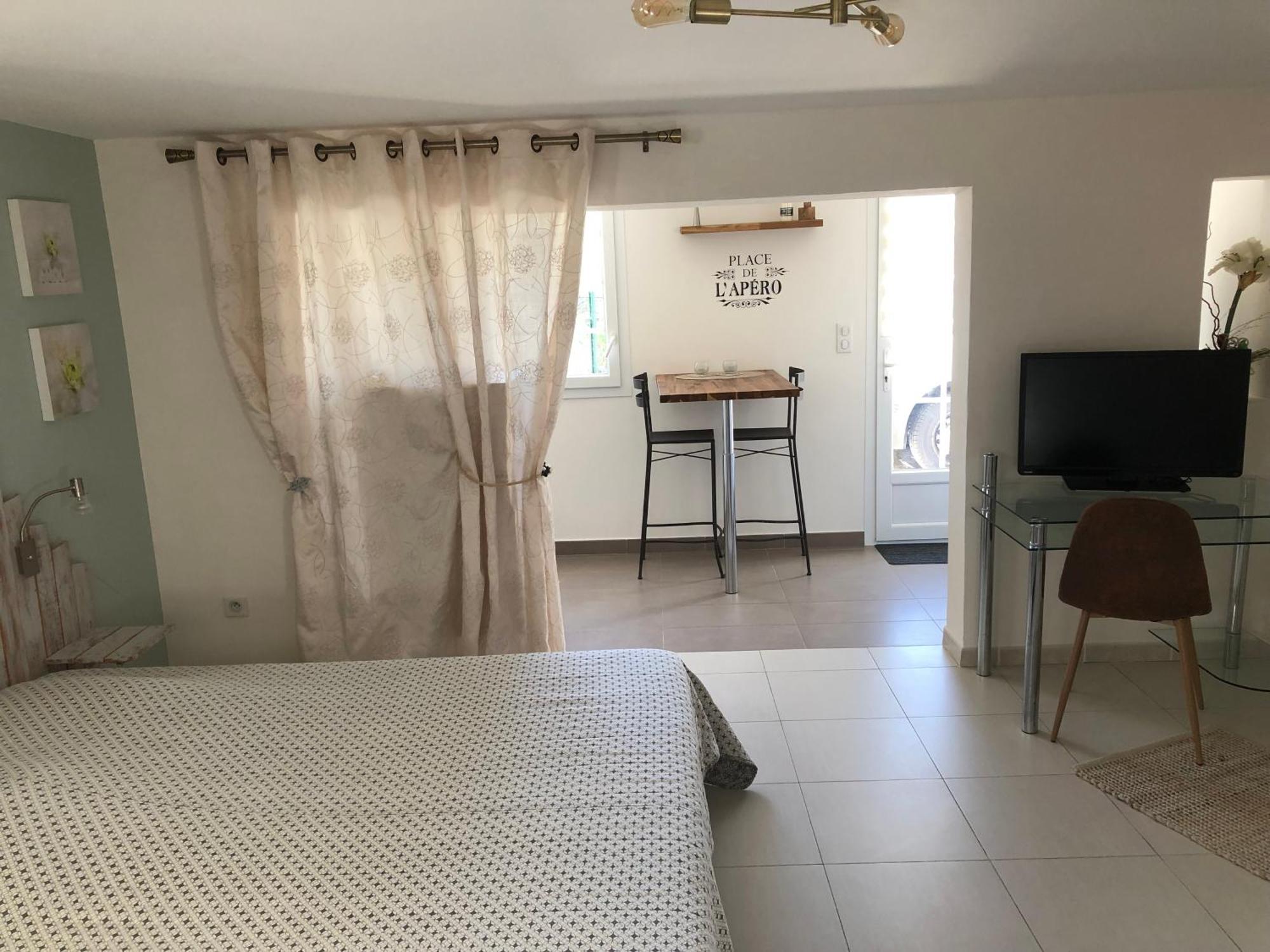Appartement Dans La Colline Belgentier Exterior foto
