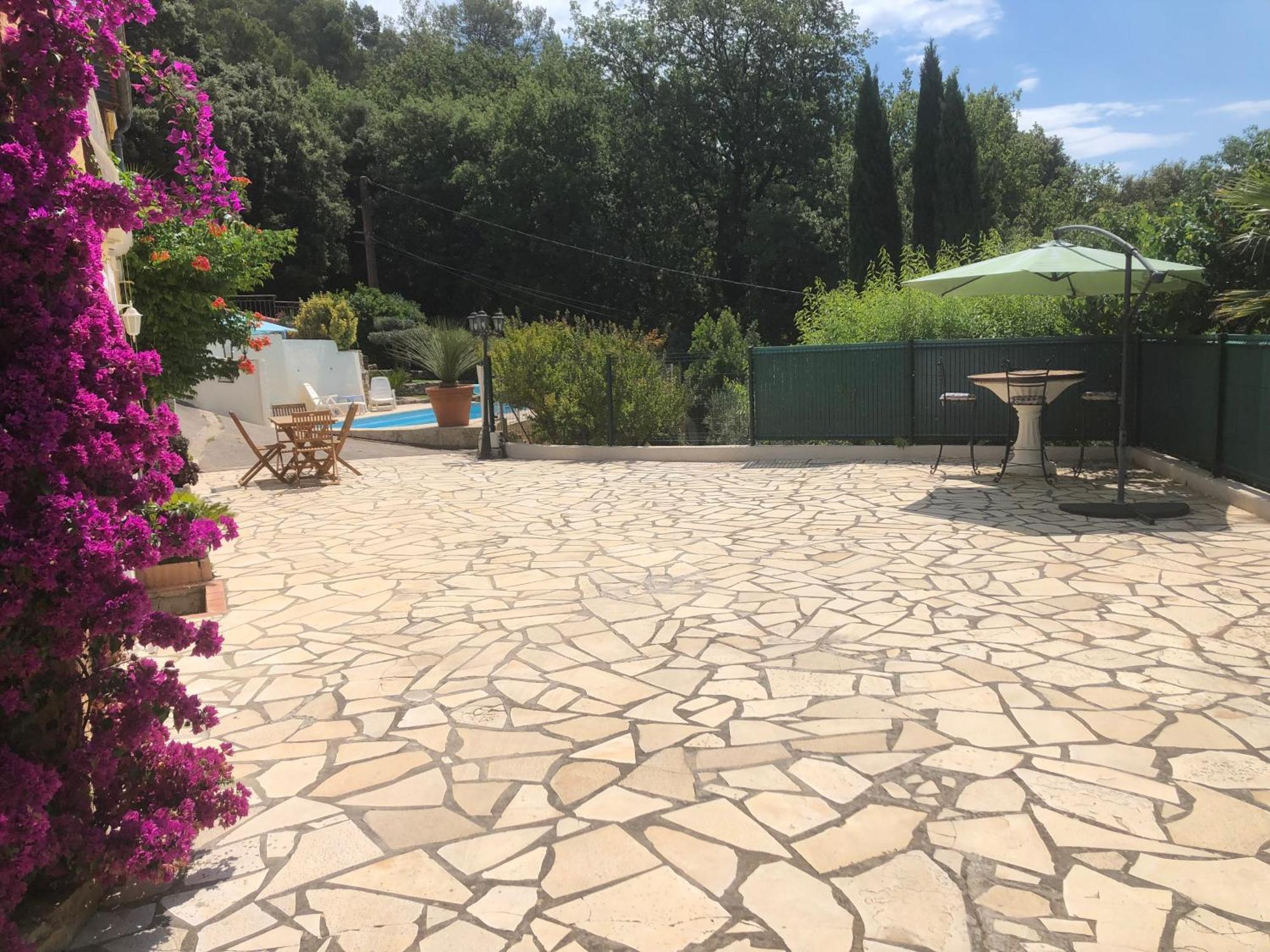 Appartement Dans La Colline Belgentier Exterior foto