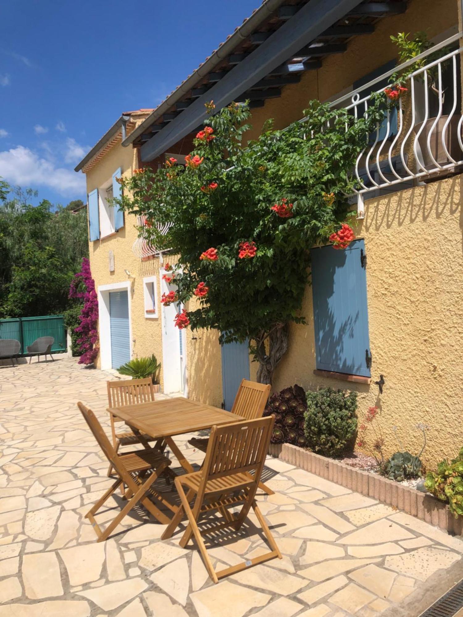 Appartement Dans La Colline Belgentier Exterior foto