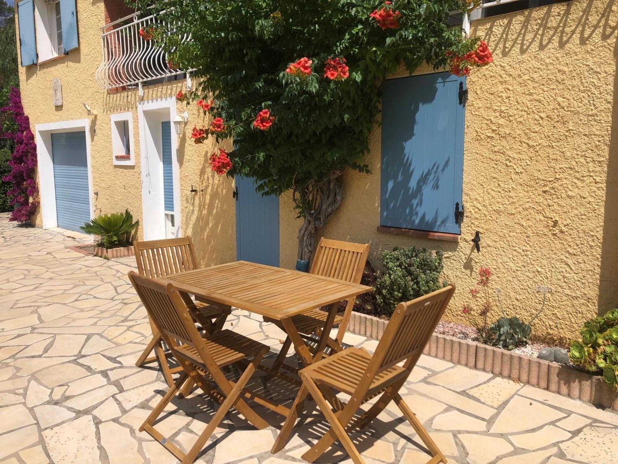 Appartement Dans La Colline Belgentier Exterior foto